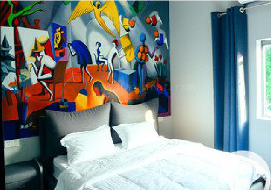  卫辉对于酒店的墙体彩绘而言更注重哪些方面？